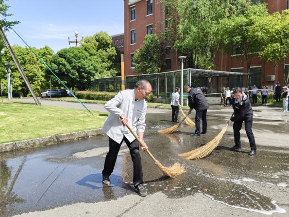 39e99f055d0e3f9e307cac8bfcbe075